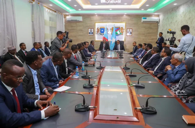 RW Rooble oo Wasiirada DG Koofur Galbeed & Odoyaasha ka