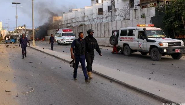 Suicide bombs hit Somalia shortly after US go to