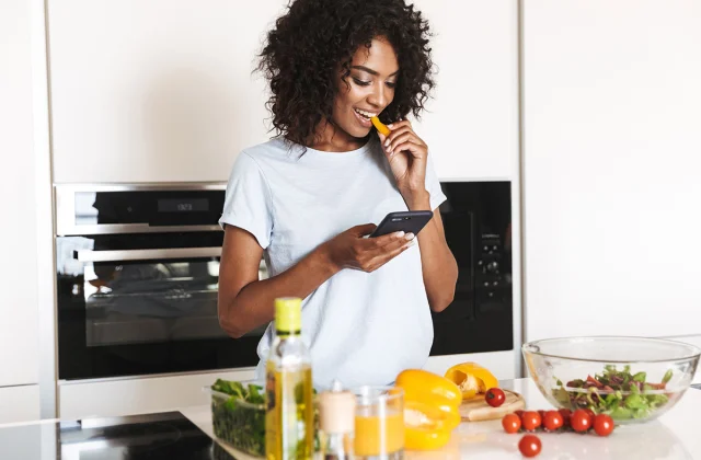This Unhealthy Snacking Behavior Is Making You Achieve Weight