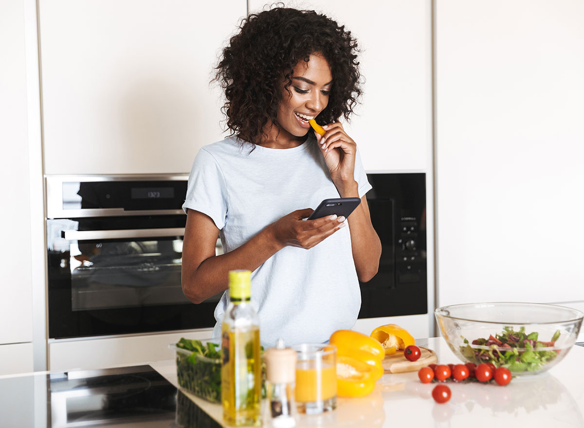This Unhealthy Snacking Behavior Is Making You Achieve Weight