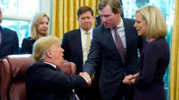 Trump oo shaqada ka eryay sarkaal ka tirsan guddiga