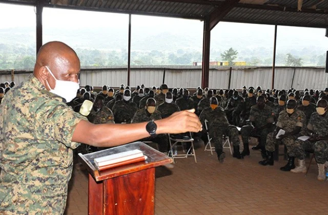 Uganda oo Soomaaliya ka saartay 2,100 askari. – Axadle