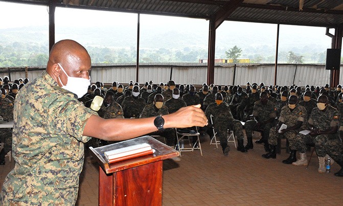 Uganda oo Soomaaliya ka saartay 2,100 askari. – Axadle