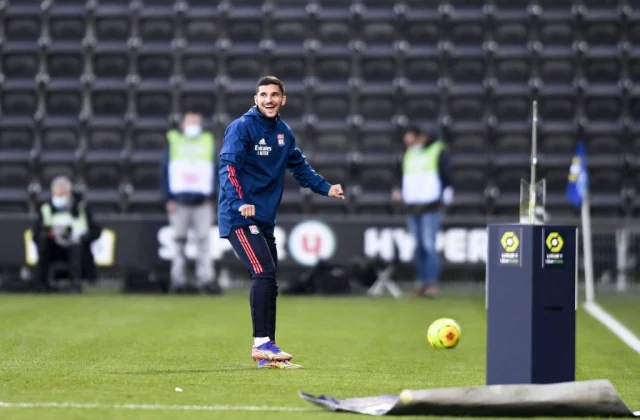 Xiddigii Arsenal Ay Dooneysay Houssem Aouar Oo Diiday