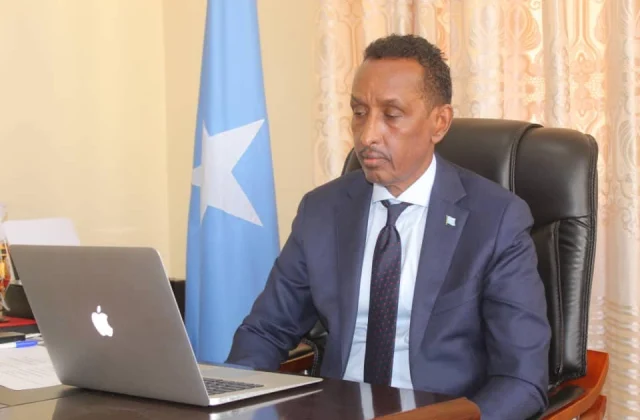 Xiisadda Tiray Oo Galaafatay Wasiirkii Arrimaha Dibadda