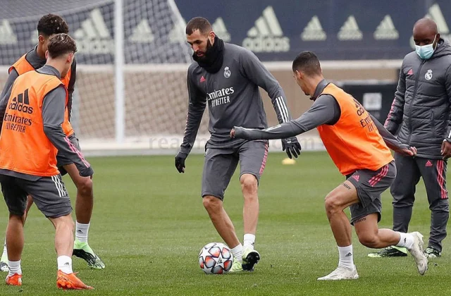 Zinedine Zidane Oo Shaaciyey Liiska Xiddigaha Real Madrid Ee