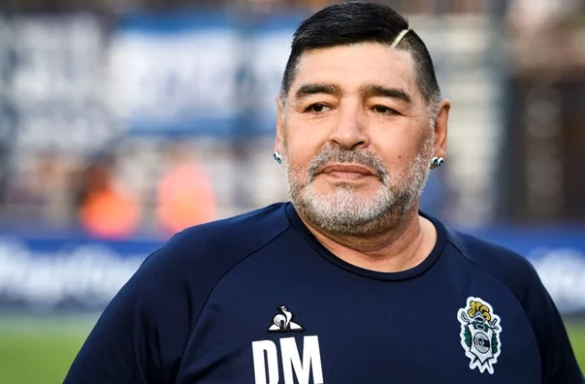 Diego Maradona Oo Dhiig Madaxa Kaga Furmay, Qalliin Deg-deg