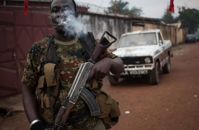 members of armed groups dissatisfied that they can not be paid
