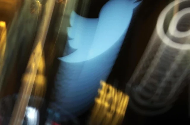 social networks at the heart of an army struggle for influence