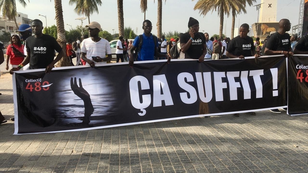 young people angry at the tragedies of emigration