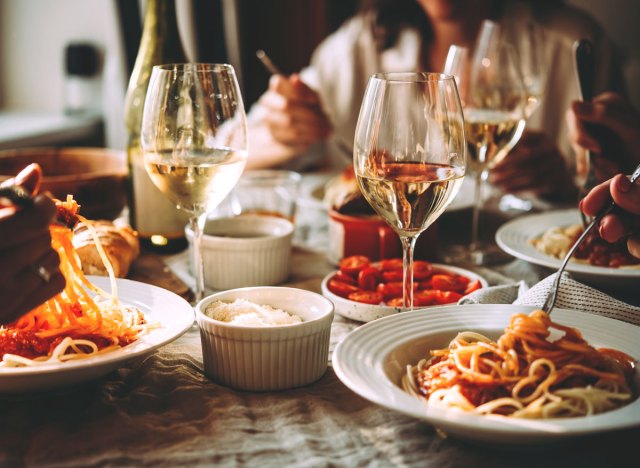 25 harmful habits that are behind you getting fat 152 friends eating a pasta dinner at a restaurant