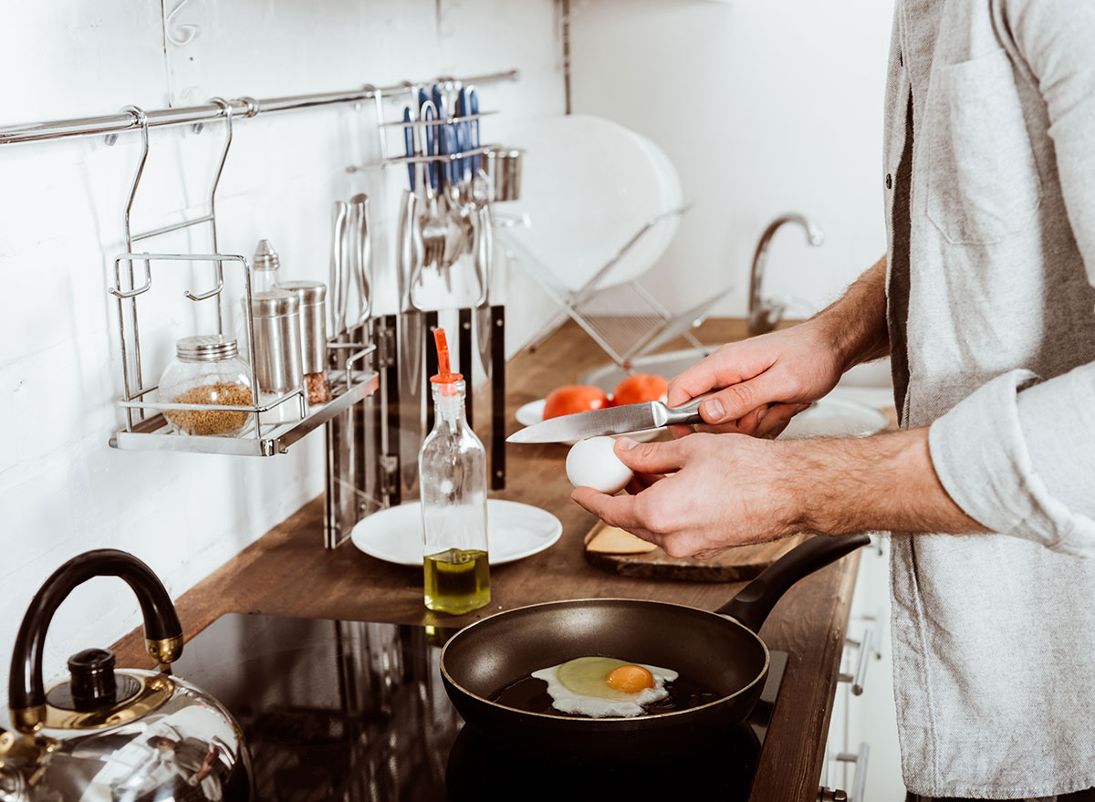 8 finest breakfast habits for males, say dietitians