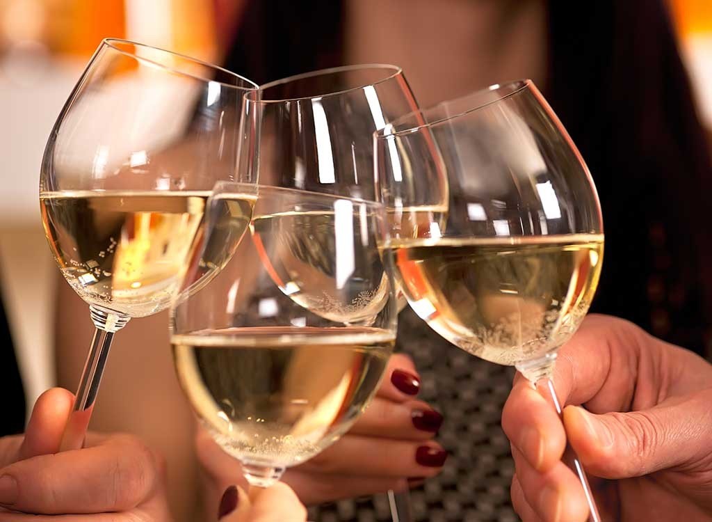 8 “unhealthy habits” that really assist you to drop extra pounds