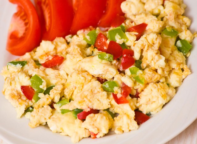 scrambled eggs with vegetables