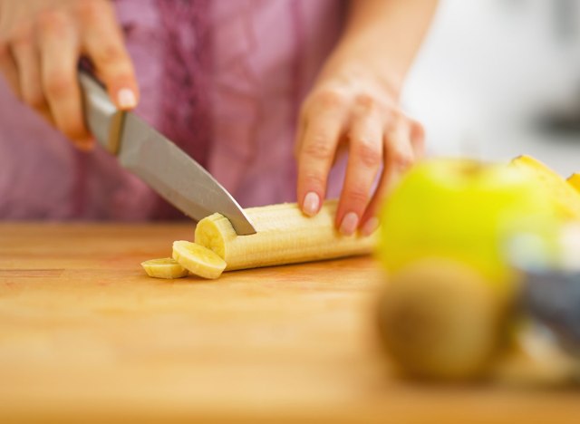 cutting banana