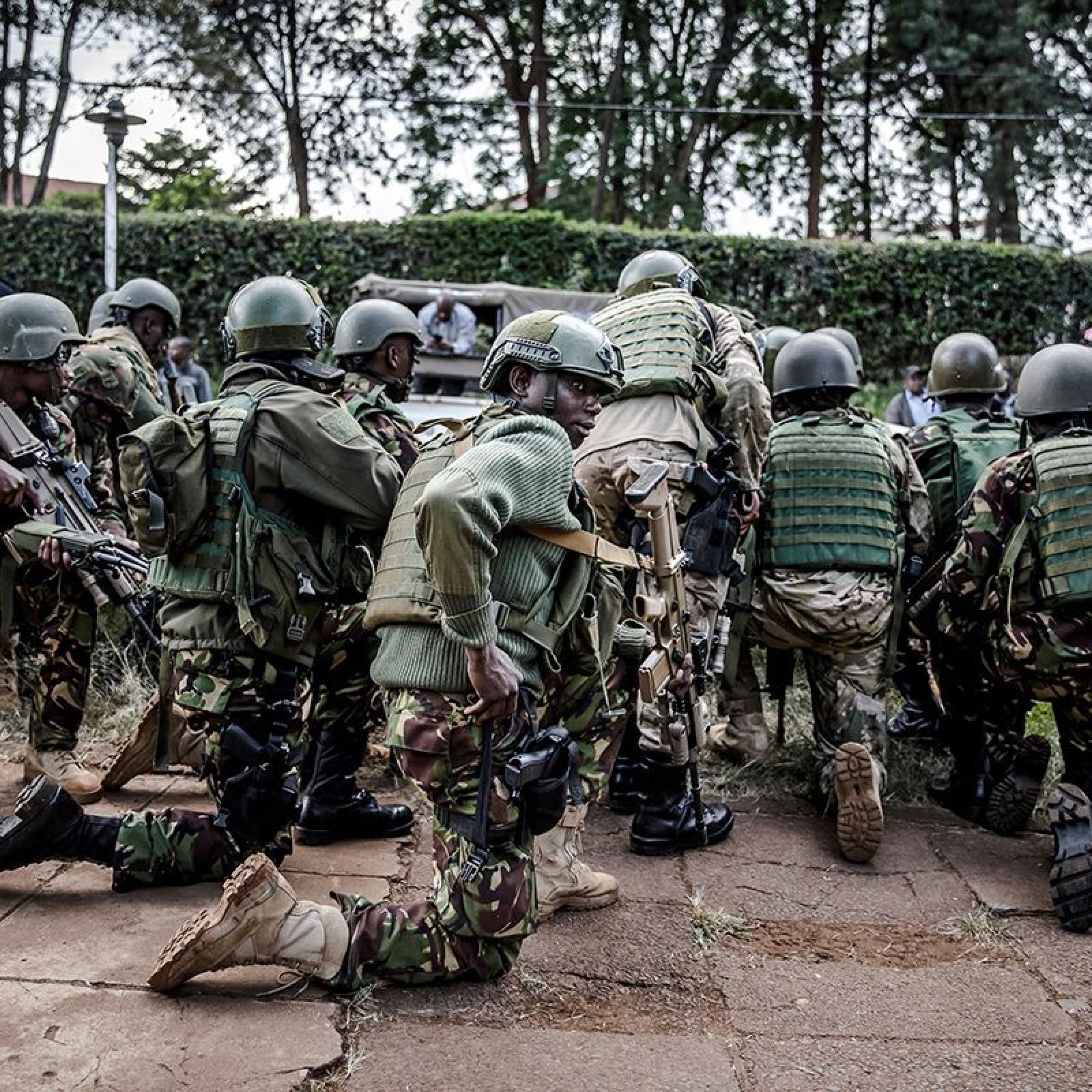 Al-Shabaab oo soo bandhigtay Magacyada & muuqaalka raggii