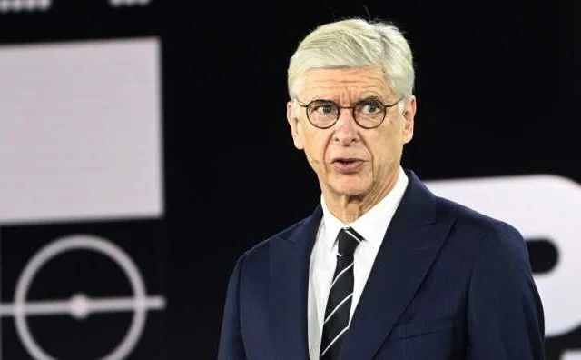 Arsene Wenger aims to dig at Tottenham as Jurgen Klopp receives the best FIFA Manager award
