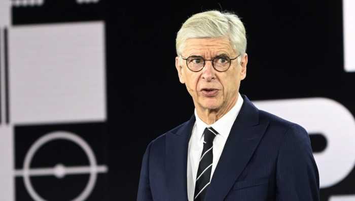 Arsene Wenger aims to dig at Tottenham as Jurgen Klopp receives the best FIFA Manager award