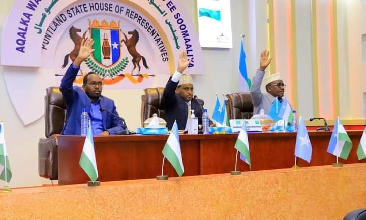 Baarlamaanka Puntland oo xasaanadii Xildhibaannimo ka qaaday