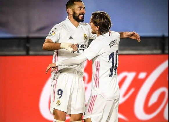 Benzema iyo Luka Modric ayaa badiyay markii lixaad oo xiriir ah