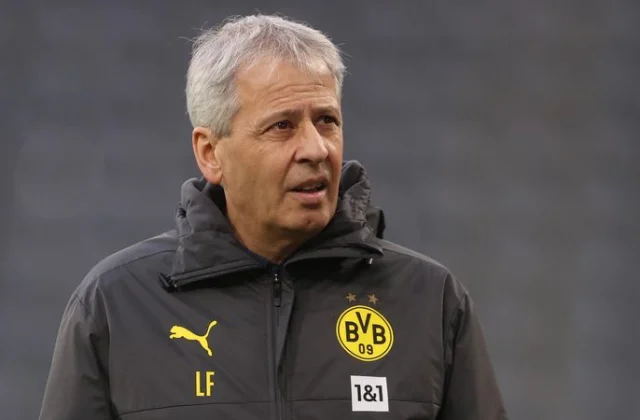 Borussia Dortmund ayaa ceyrisay tababaraheeda