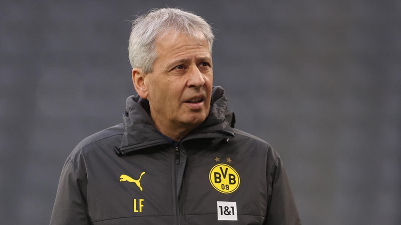 Borussia Dortmund ayaa ceyrisay tababaraheeda