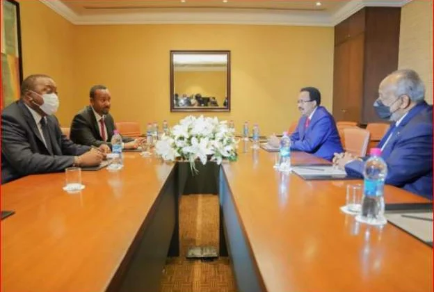 Kenya, Soomaaliya iyo hogaamiyayaasha IGAD oo shir ay albaabada u