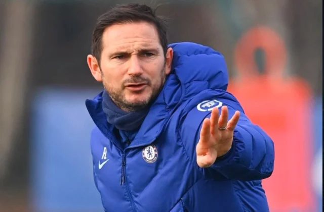 Frank Lampard ayaa diiday inuu u ogolaado xiddigaha Chelsea