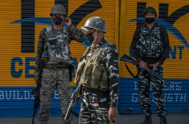Hindiya ayaa 75 hoggaamiye ku xirtay Kashmir doorashooyinka kadib