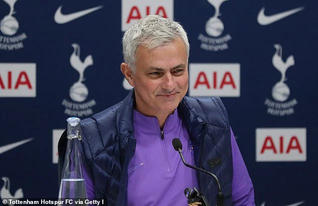 Jose Mourinho ayaa loo magacaabay goolhayaha ugu fiican