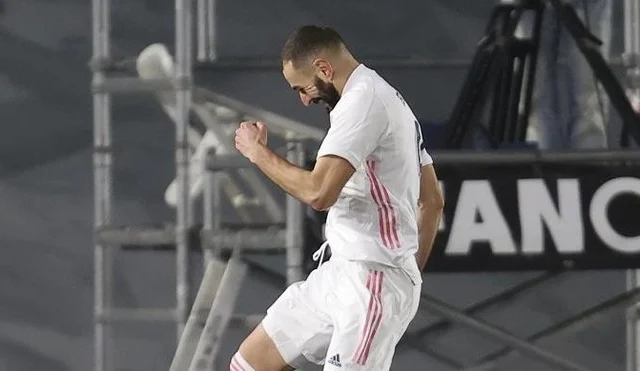 Karim Benzema ayaa doonaya inuu garaaco Lionel Messi