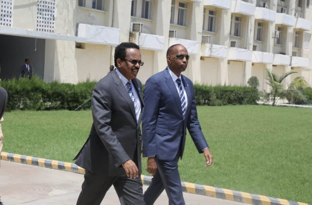 Kheyre wuu ka gaabsaday inuu eedeeyo MW Farmaajo!