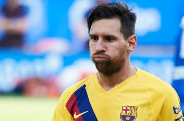 Lionel Messi ayaa diiday xiddiga Barcelona