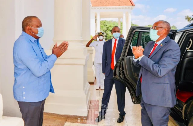 Maxay kawada hadleen Hogaamiyaha Kenya & Muuse Biixi? –