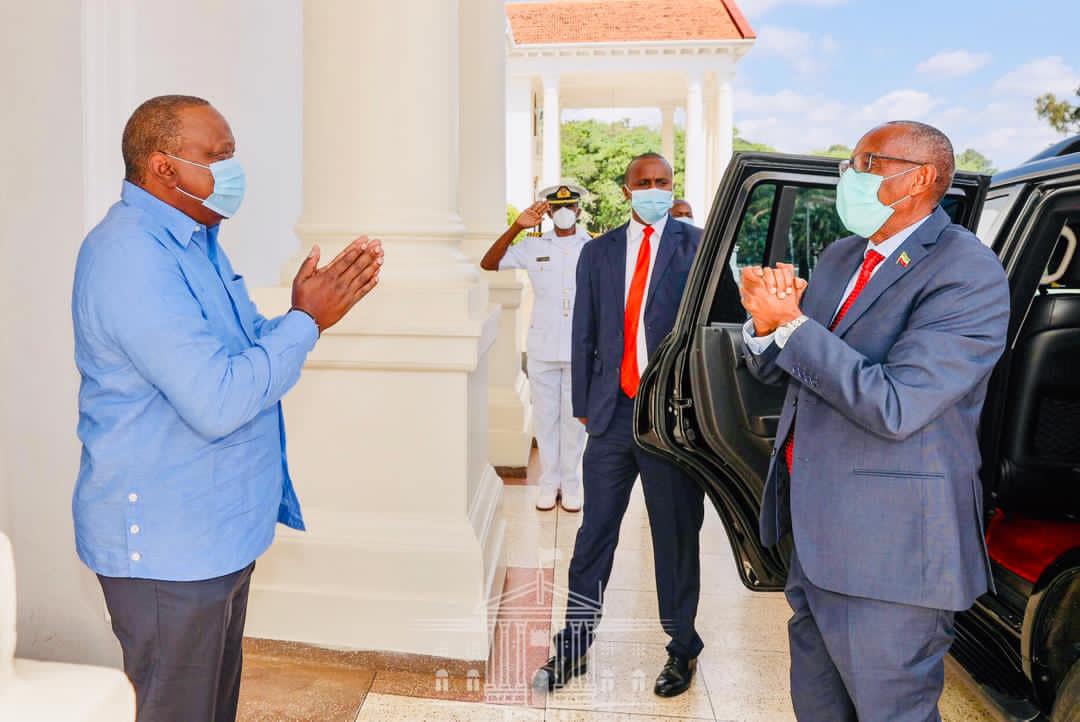 Maxay kawada hadleen Hogaamiyaha Kenya & Muuse Biixi? –
