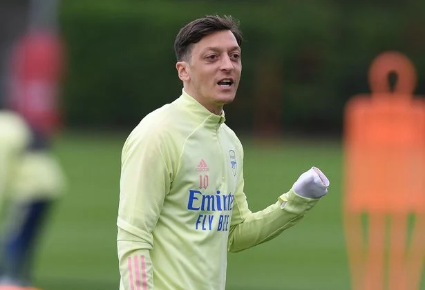 Mesut Ozil ayaan ku faraxsanayn guushii Arsenal
