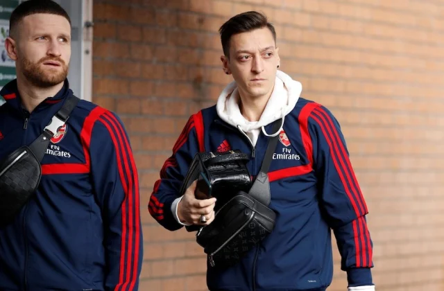 Mesut Ozil wuxuu dhaliyay muran