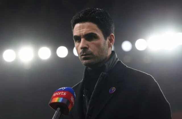 Mikel Arteta ayaa jaray daafaca Arsenal