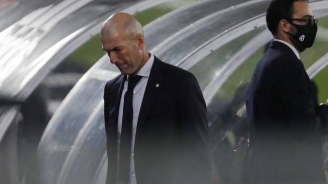 Zinedine Zidane 20-kii maalmood ee uu kaga Badbaadey