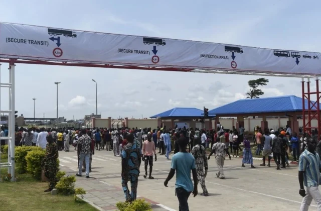 Nigeria reopens 4 border posts with Benin, Cameroon and Niger