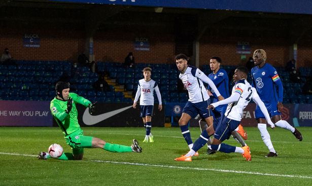 Petr Cech ayaa waji gabax kala kulmay, 16-jirka Danny Drinkwater ayaa casaan qaatay
