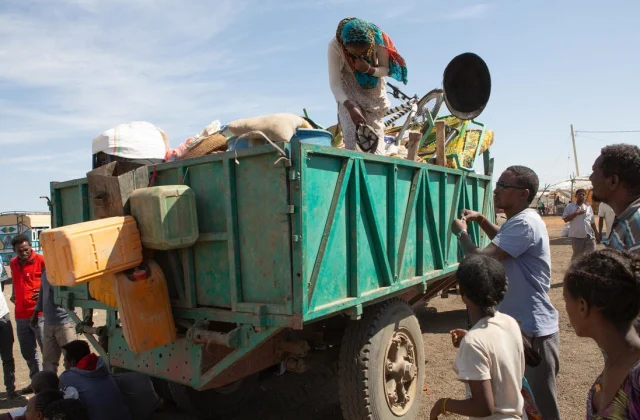 Refugees in Sudan testify to continued combating in Tigray