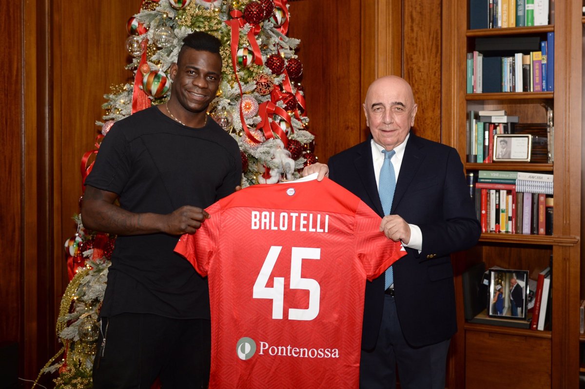 Shan Bilood Uu Bilaa Koox Ahaa, Mario Balotelli Oo Koox Lama