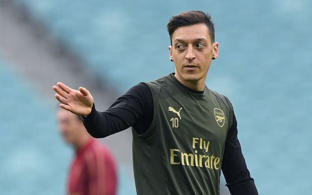 Wakiilka Mesut Ozil ayaa afka furaya