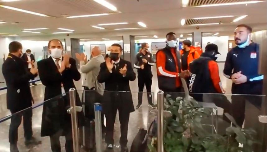 Yuhuudda ayaa si xun ula dhaqanta kooxda Turkiga