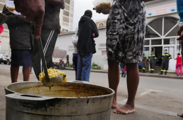 always more people in soup kitchens