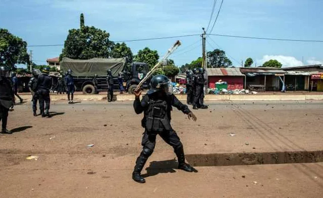controversy after the death of a political opponent in the prison in Conakry