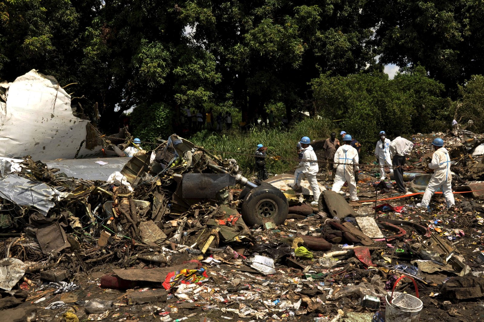 10 were killed in a plane crash in southern Sudan