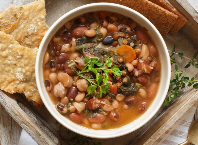 cooke bean legume soup