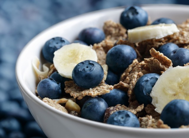 40 weight loss tips that help you drop more pounds 170 high fiber bowl of bran cereal with blueberries and bananas